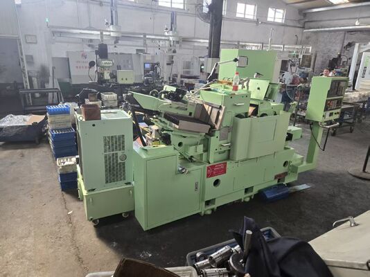 Szlifierka do długich prętów oferująca dużą wydajność i solidną ramę zapewniającą stabilną pracę w zakładach produkcyjnych